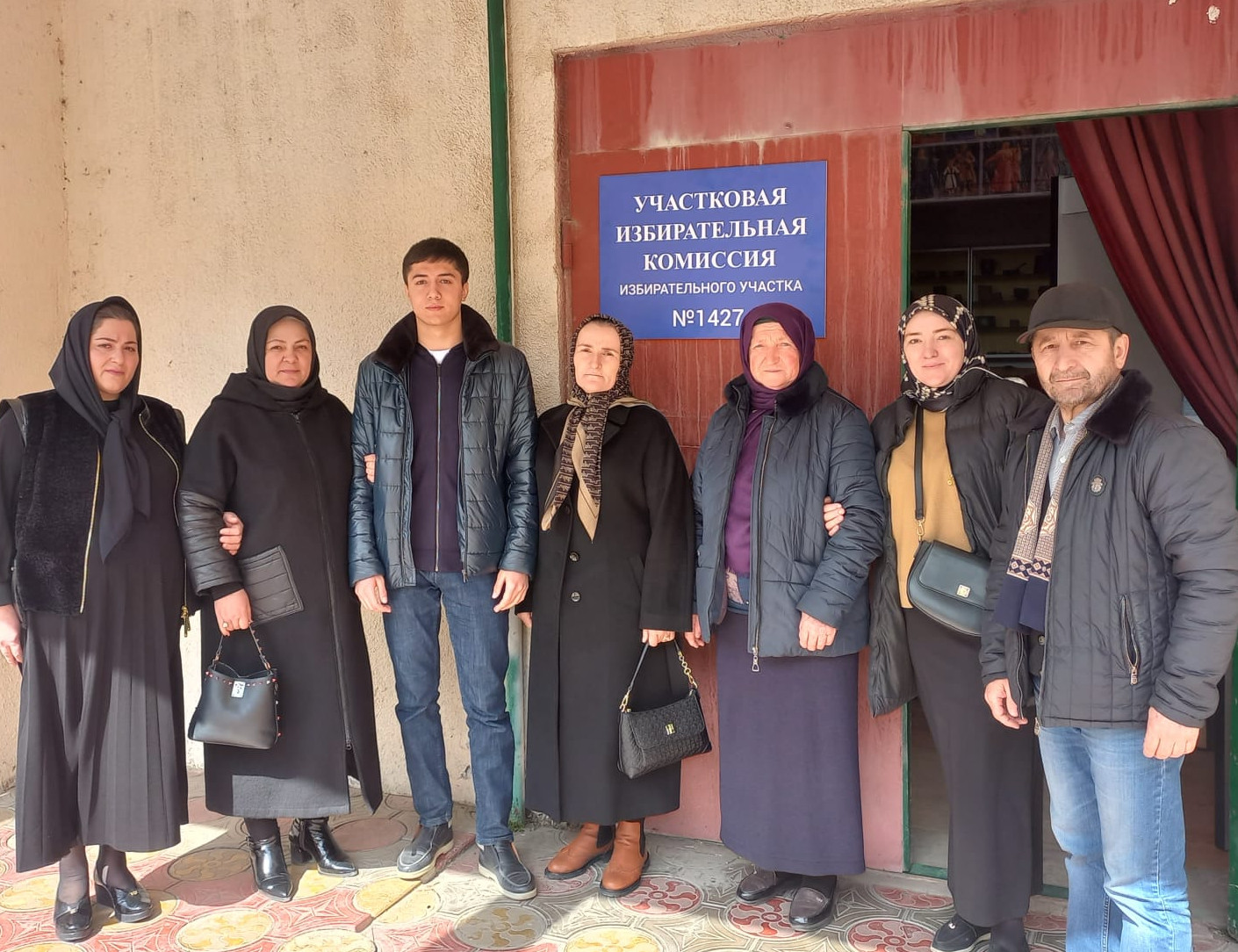 Коллектив УСЗН в МО "Тляратинский район" приняли участие в голосовании  на выборах Президента РФ